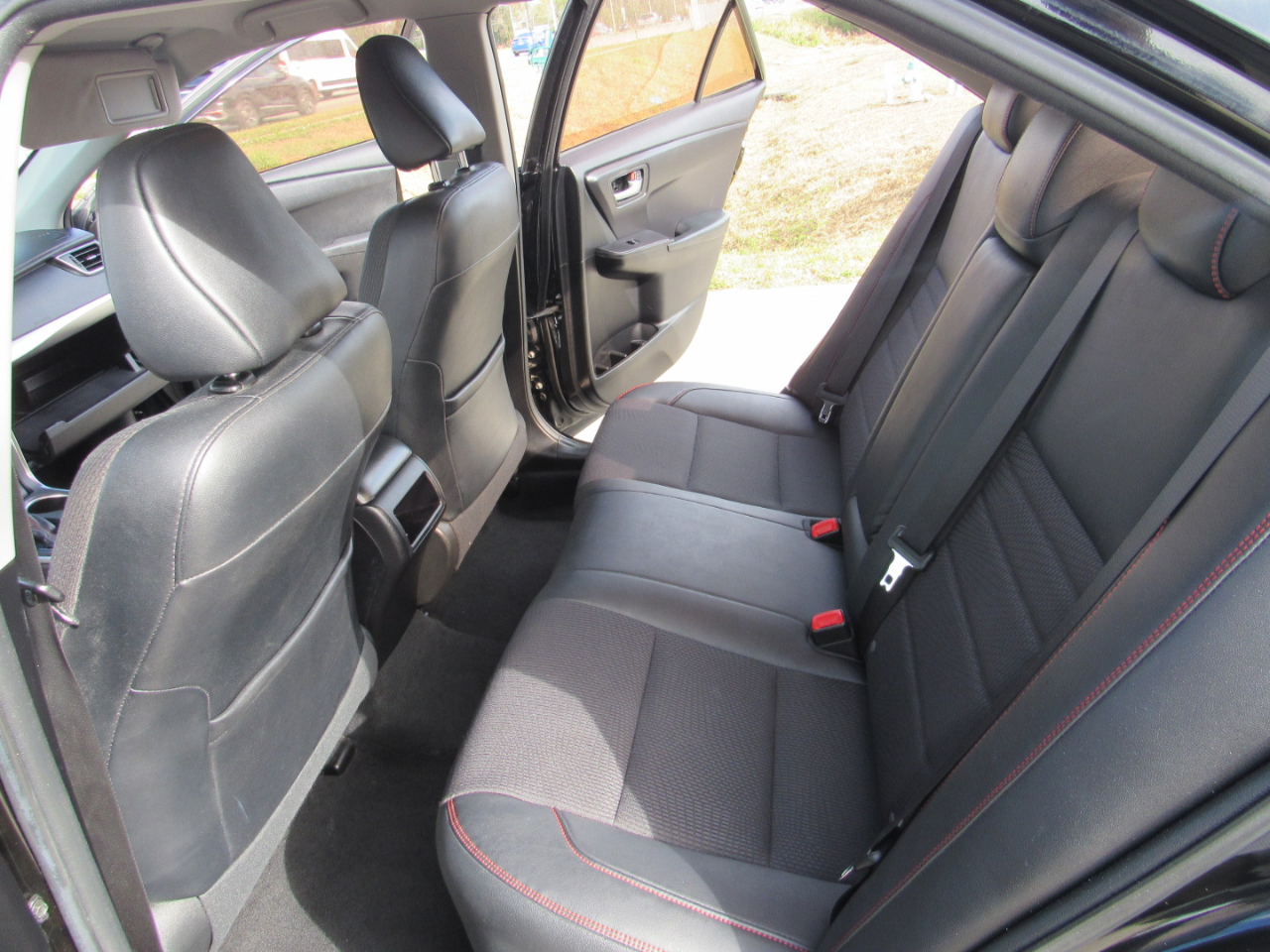 Toyota Camry 4dr Sdn I4 Auto SE w/Special Edition Pkg (Natl) 2016