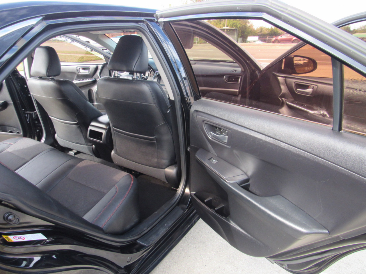 Toyota Camry 4dr Sdn I4 Auto SE w/Special Edition Pkg (Natl) 2016