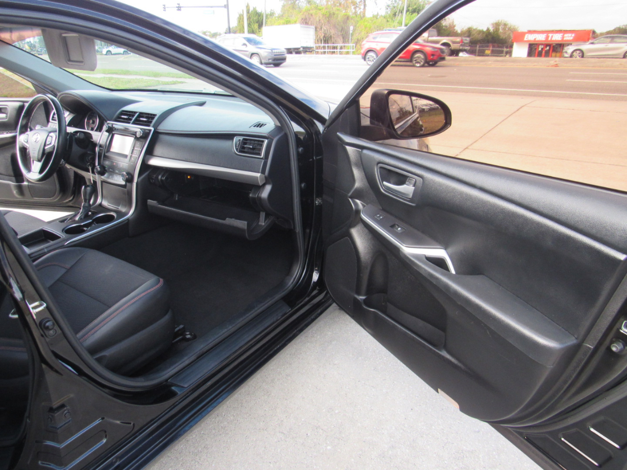 Toyota Camry 4dr Sdn I4 Auto SE w/Special Edition Pkg (Natl) 2016