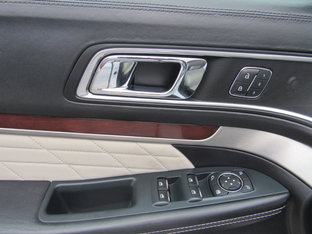 Ford Explorer Platinum 4WD 2019