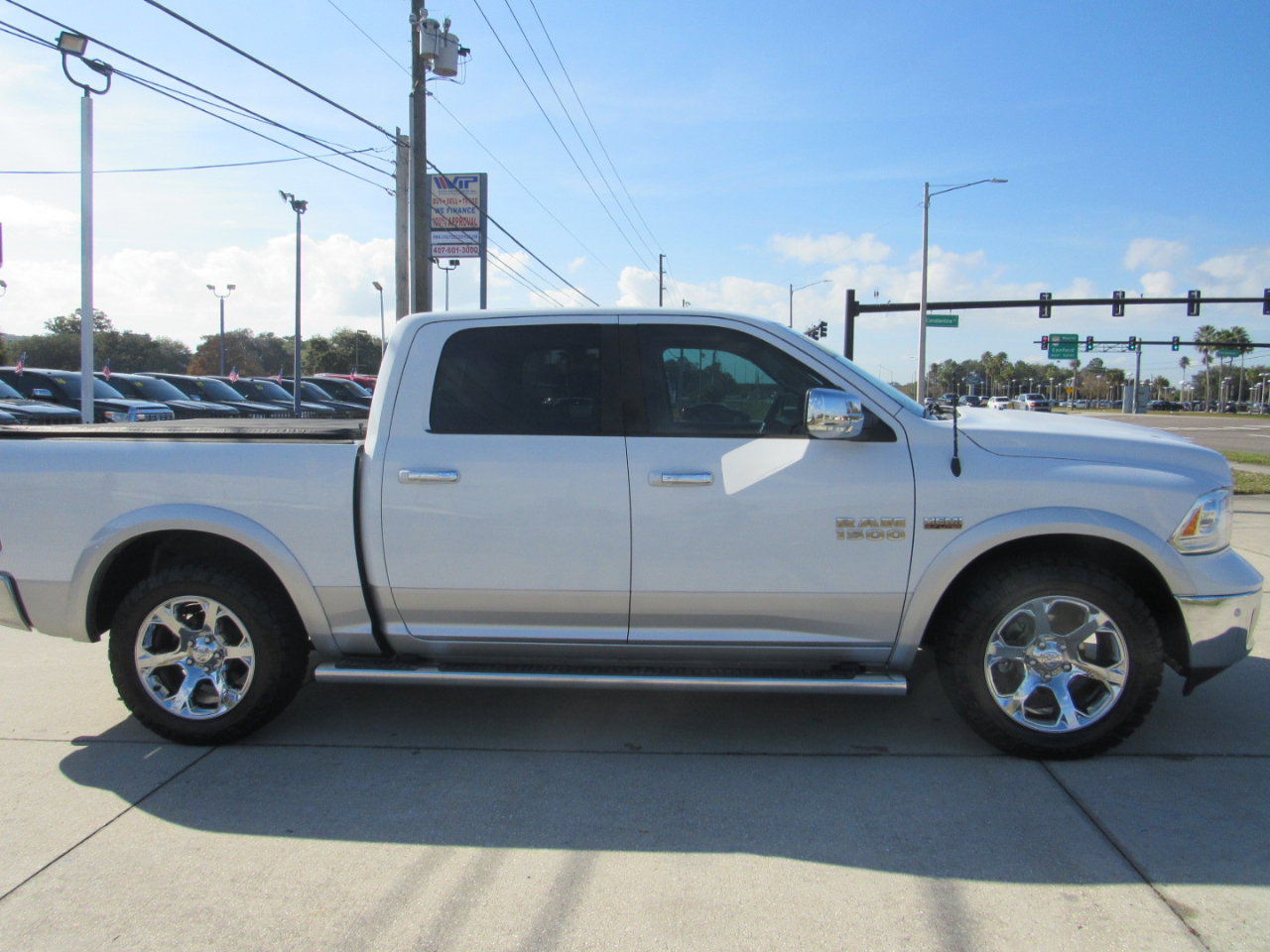 RAM 1500 2WD Crew Cab 140.5" Laramie 2016