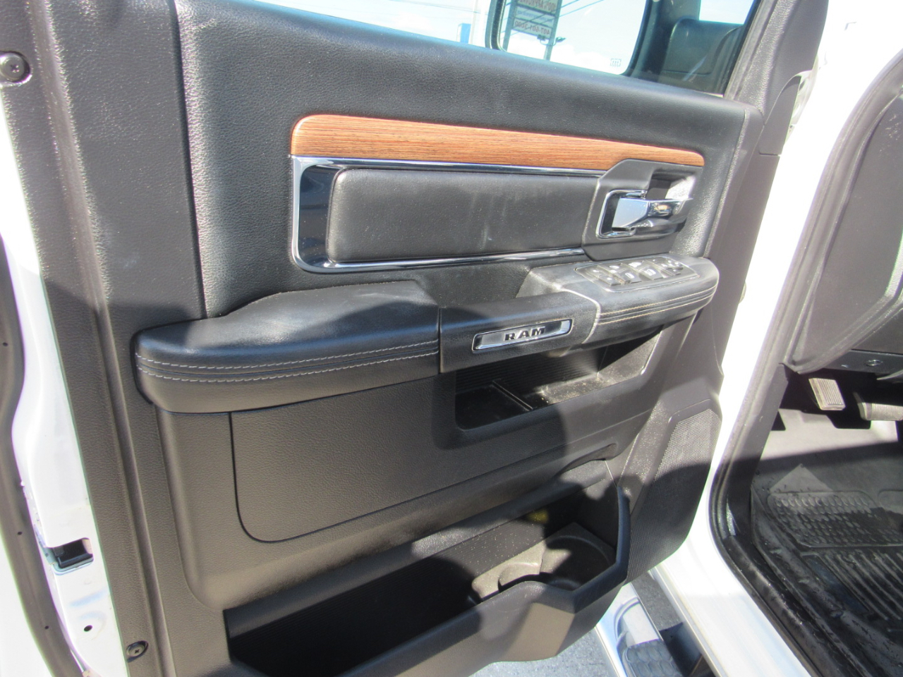 RAM 1500 2WD Crew Cab 140.5" Laramie 2016