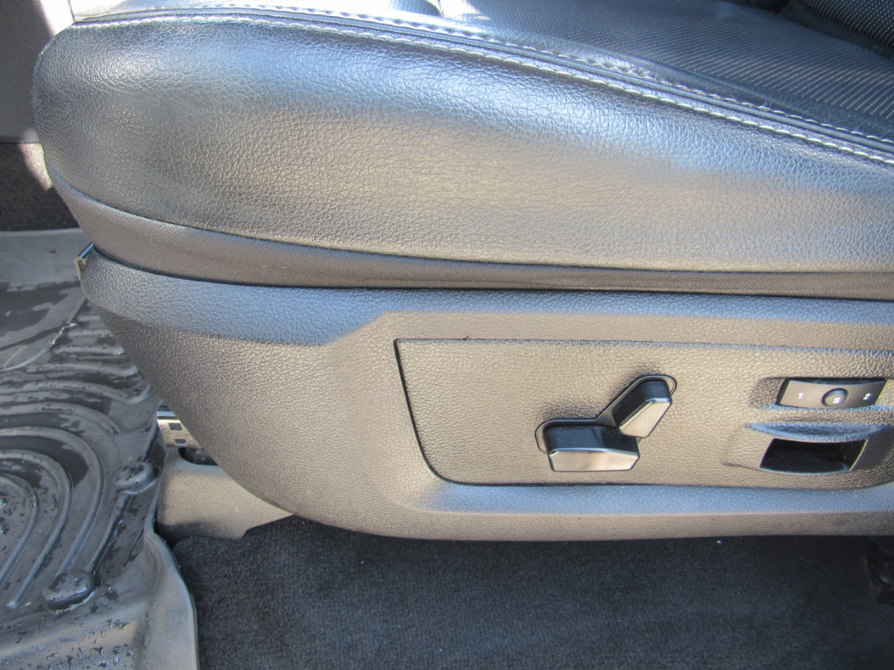 RAM 1500 2WD Crew Cab 140.5" Laramie 2016