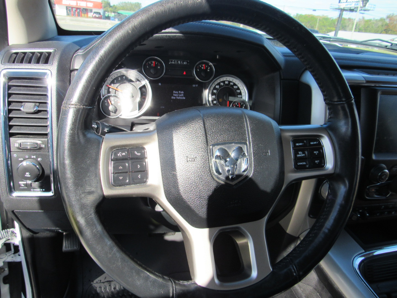 RAM 1500 2WD Crew Cab 140.5" Laramie 2016