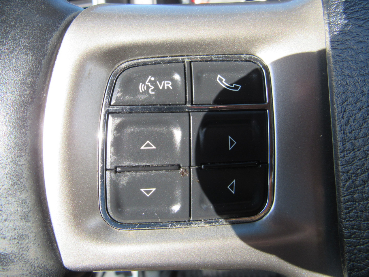 RAM 1500 2WD Crew Cab 140.5" Laramie 2016