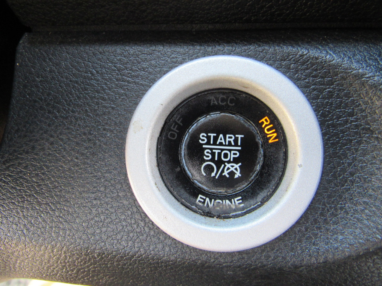 RAM 1500 2WD Crew Cab 140.5" Laramie 2016