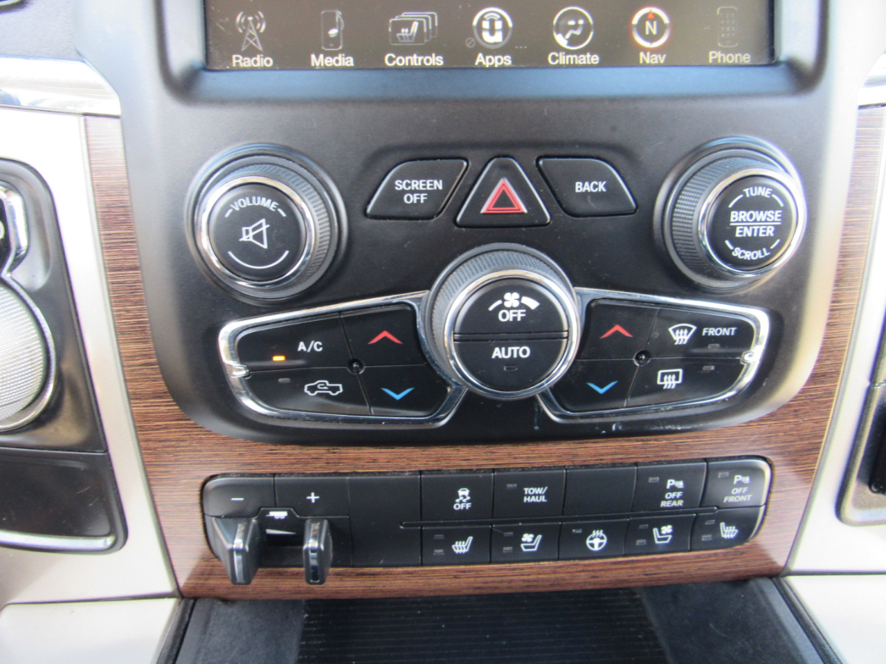 RAM 1500 2WD Crew Cab 140.5" Laramie 2016