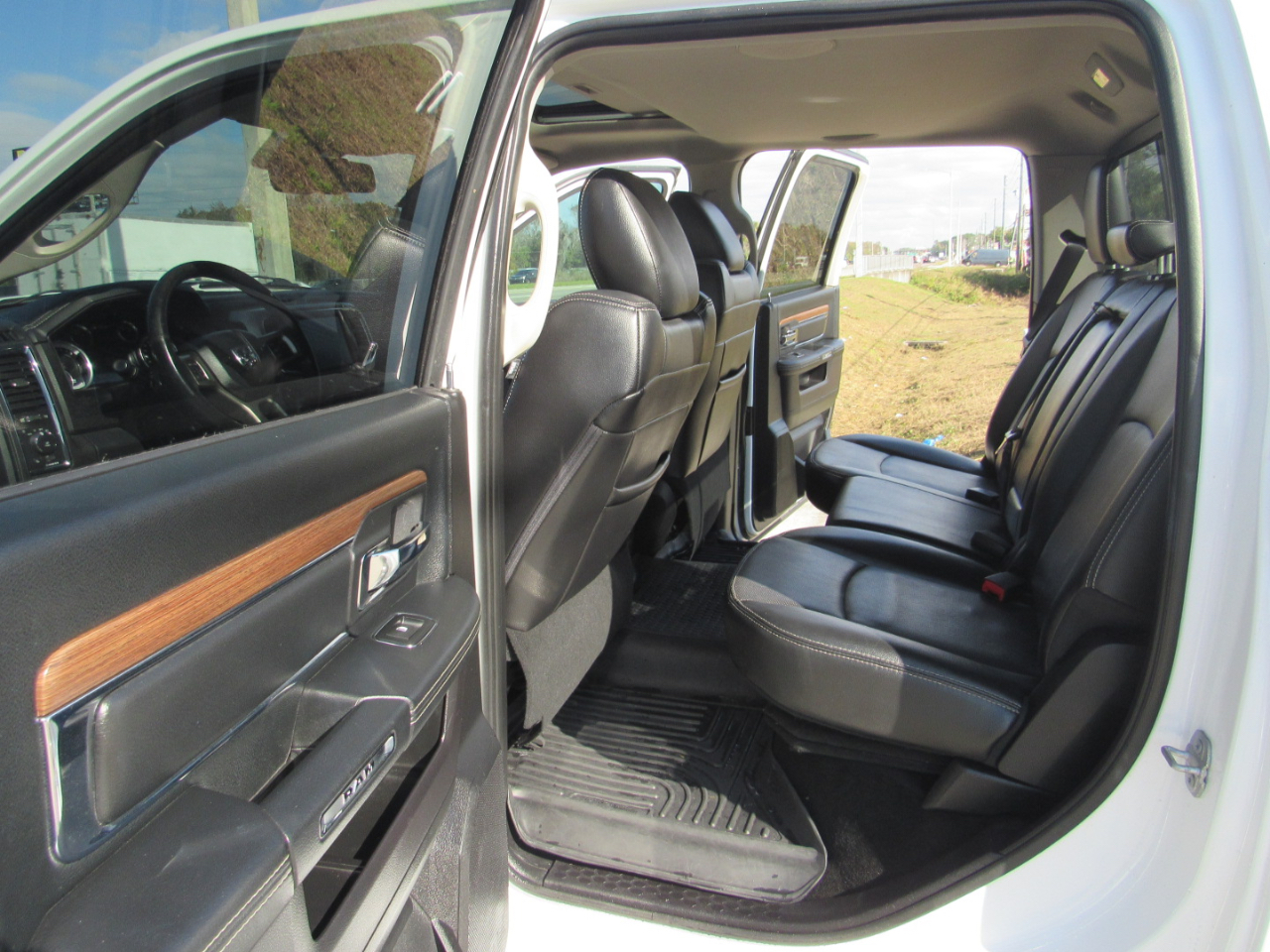 RAM 1500 2WD Crew Cab 140.5" Laramie 2016