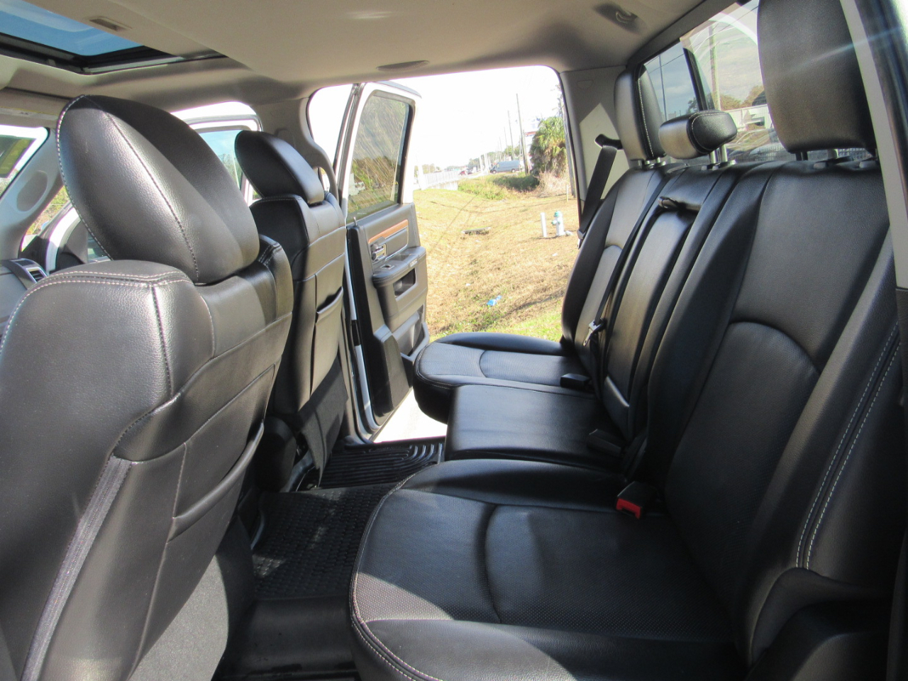 RAM 1500 2WD Crew Cab 140.5" Laramie 2016