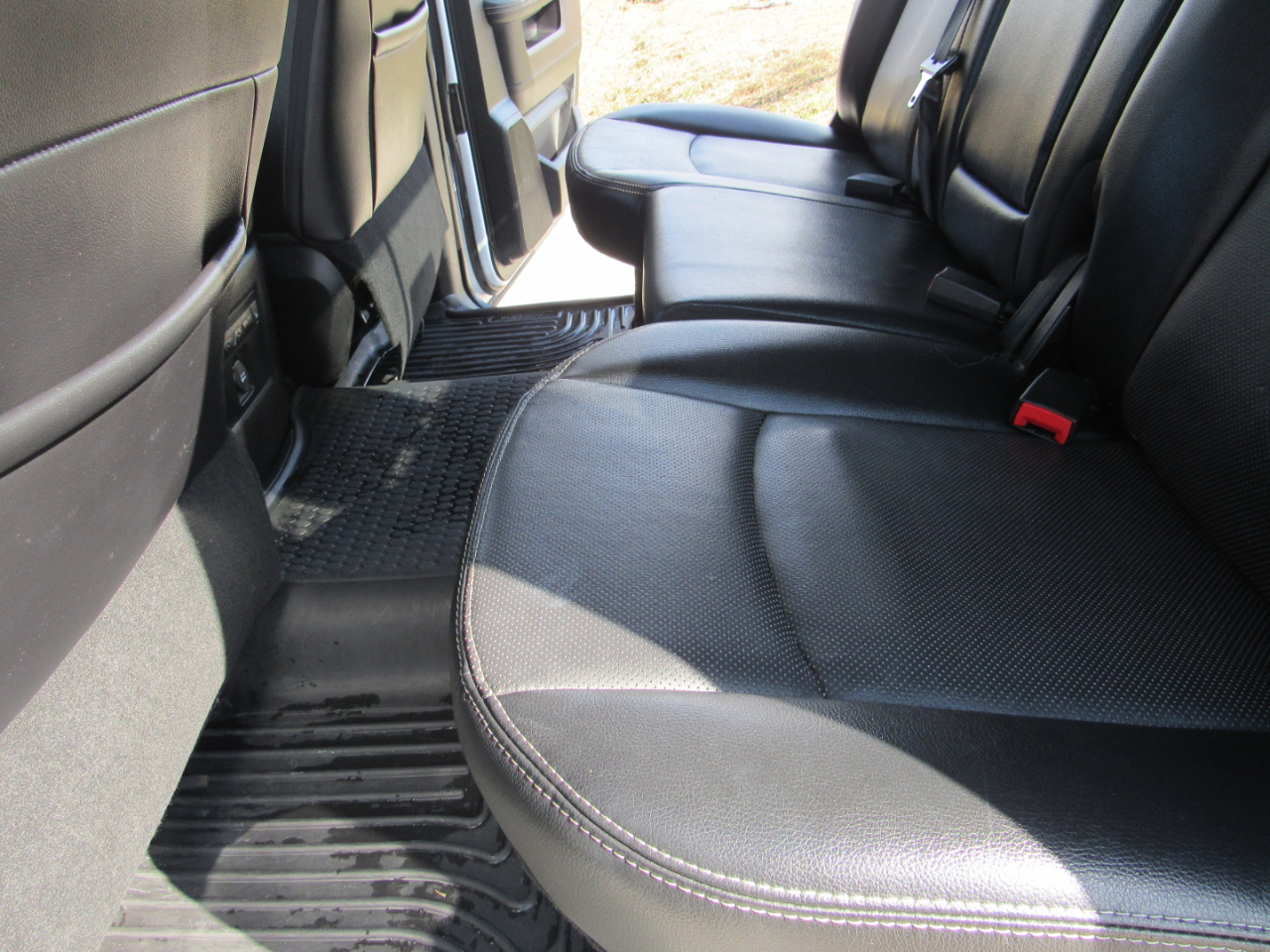 RAM 1500 2WD Crew Cab 140.5" Laramie 2016