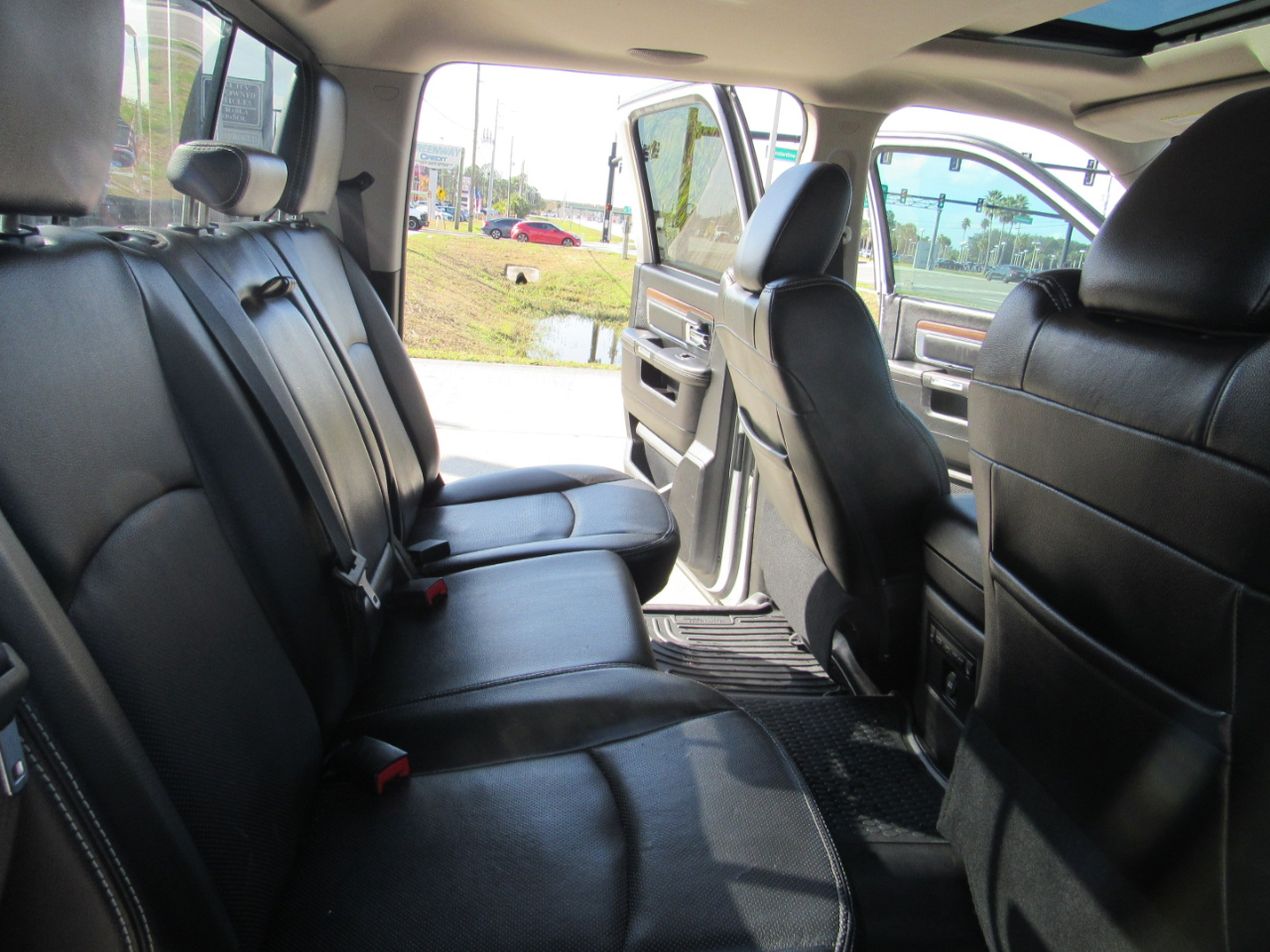 RAM 1500 2WD Crew Cab 140.5" Laramie 2016