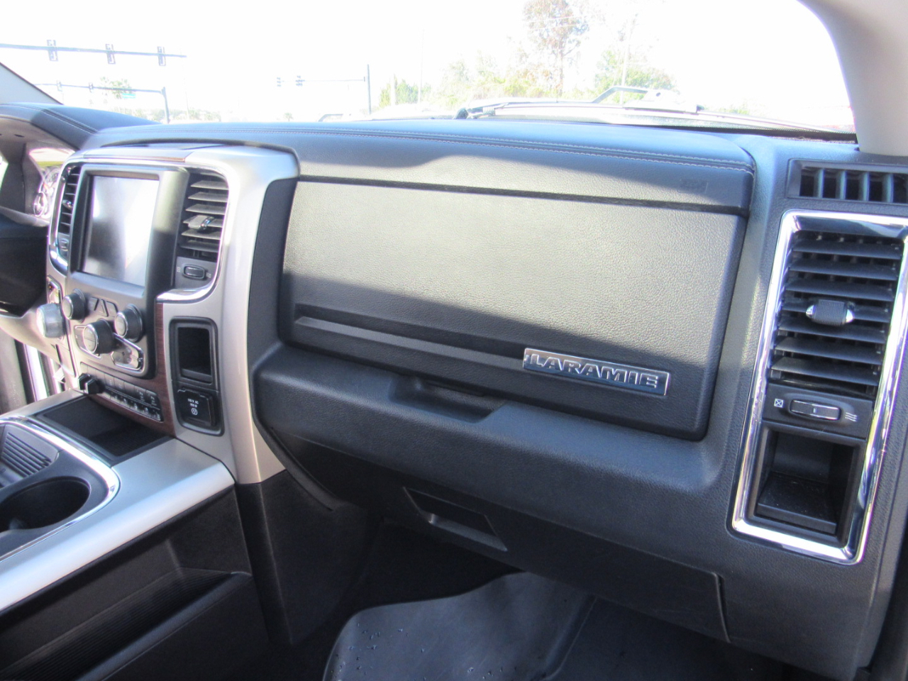 RAM 1500 2WD Crew Cab 140.5" Laramie 2016