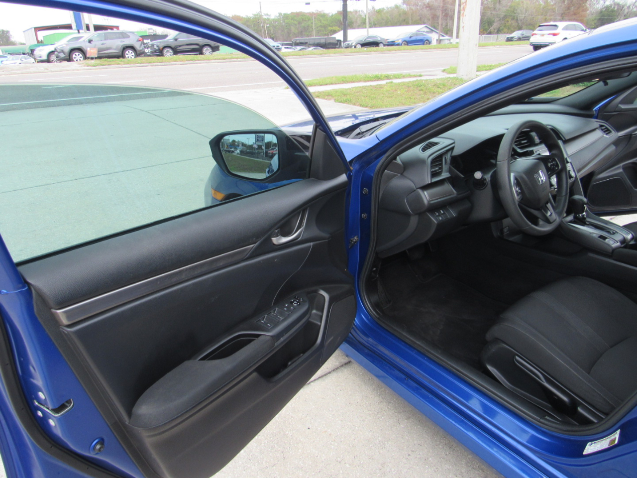 Honda Civic Hatchback LX CVT 2019