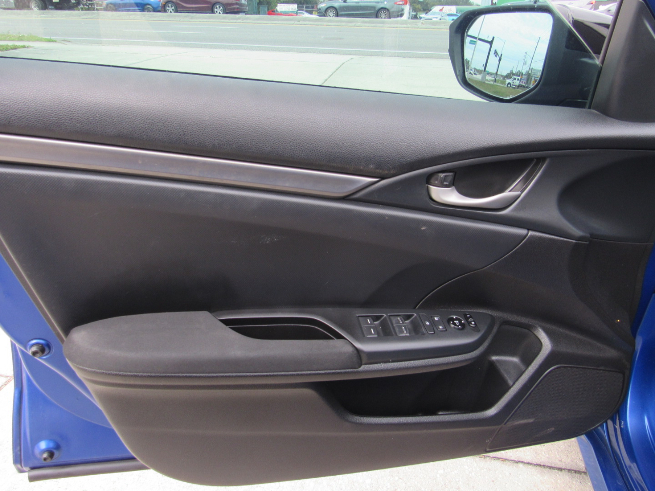 Honda Civic Hatchback LX CVT 2019