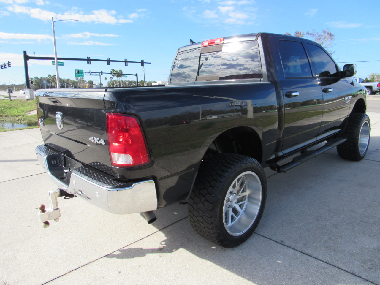 RAM 1500 Big Horn 4x4 Crew Cab 5'7" Box 2017