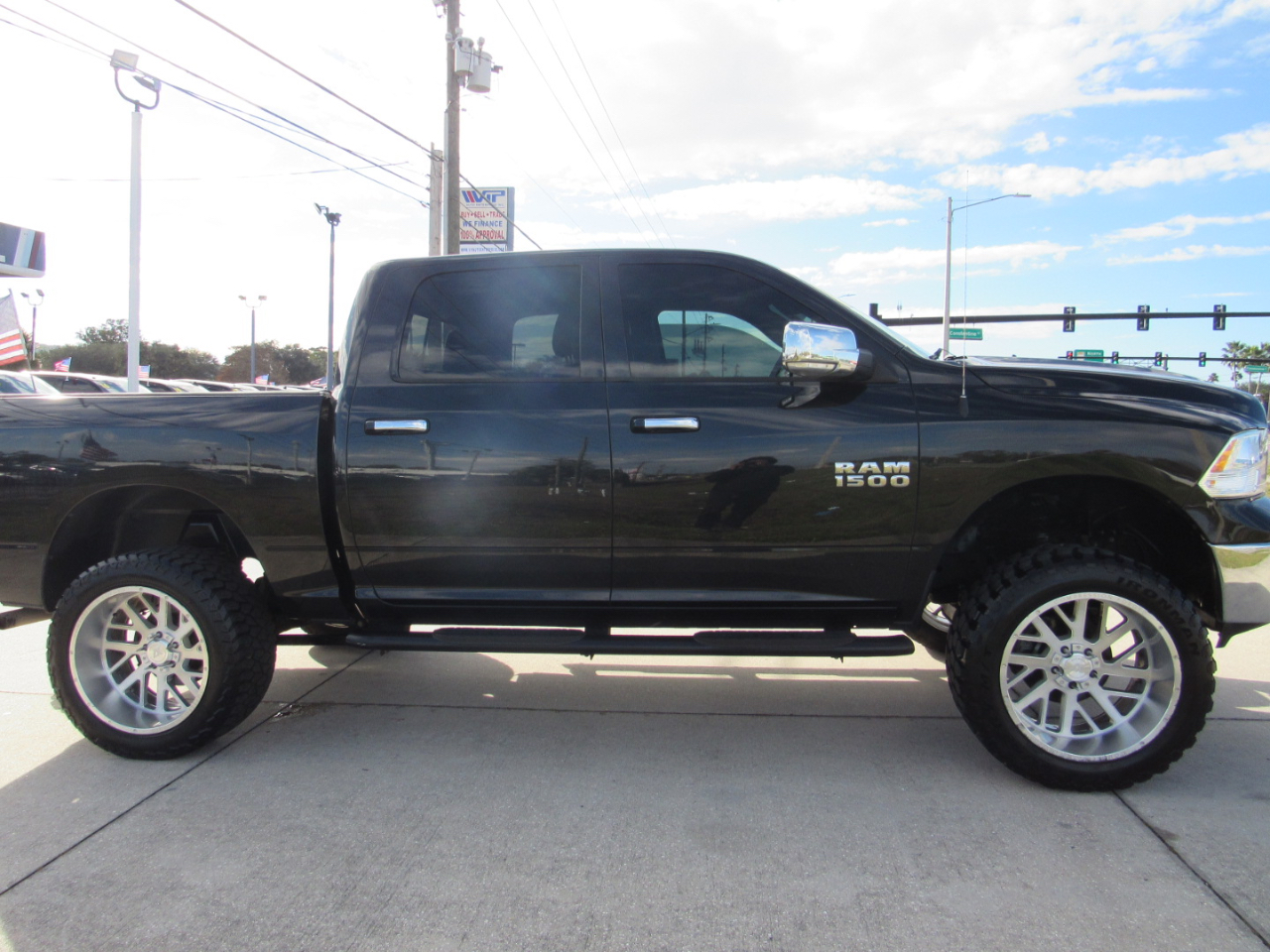 RAM 1500 Big Horn 4x4 Crew Cab 5'7" Box 2017
