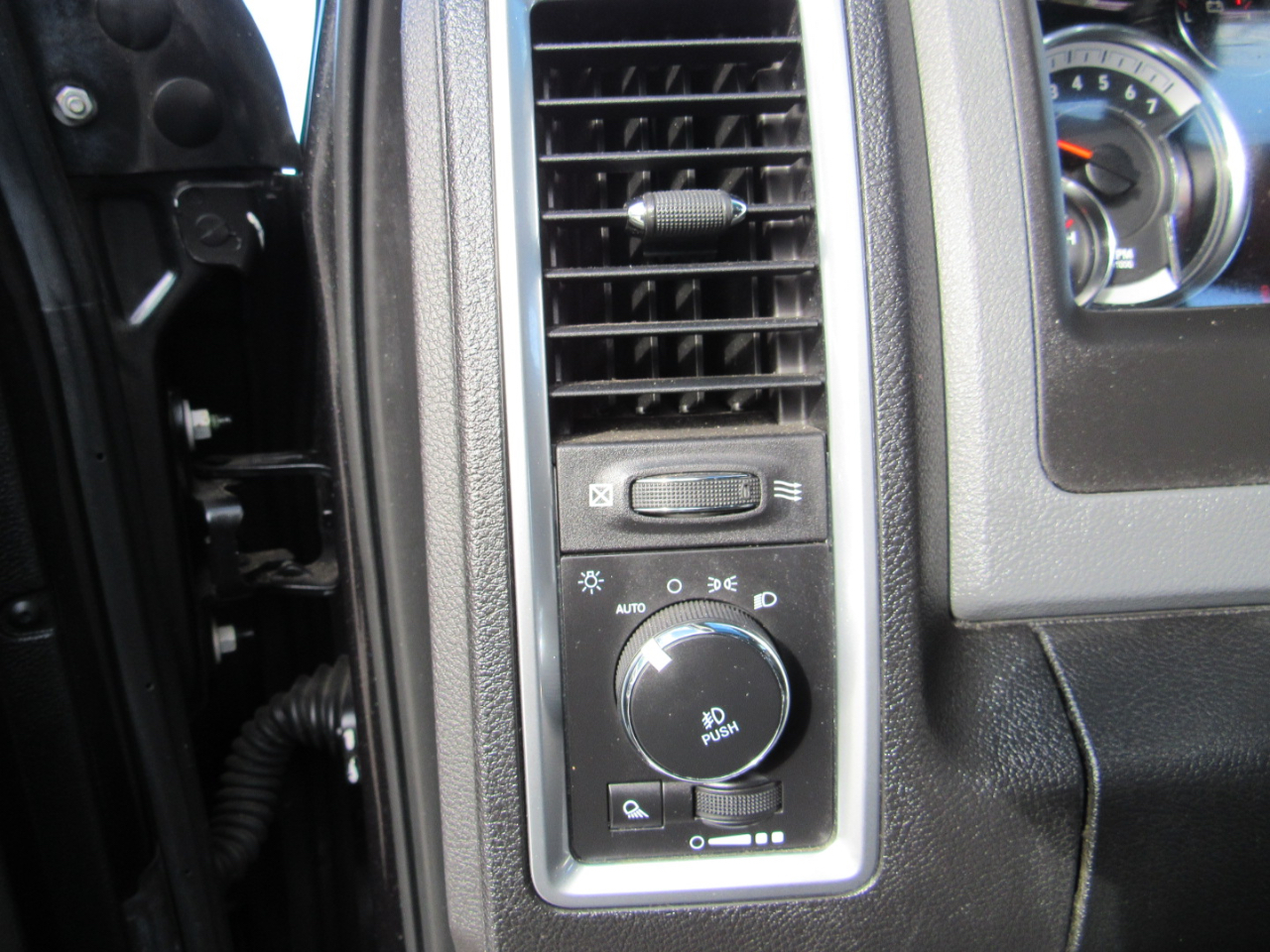 RAM 1500 Big Horn 4x4 Crew Cab 5'7" Box 2017