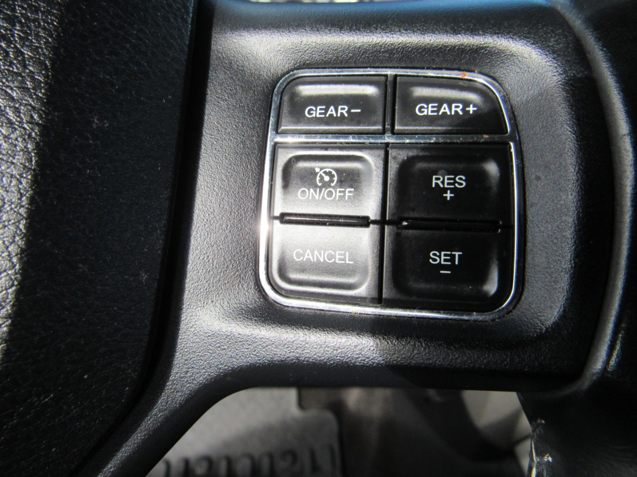 RAM 1500 Big Horn 4x4 Crew Cab 5'7" Box 2017