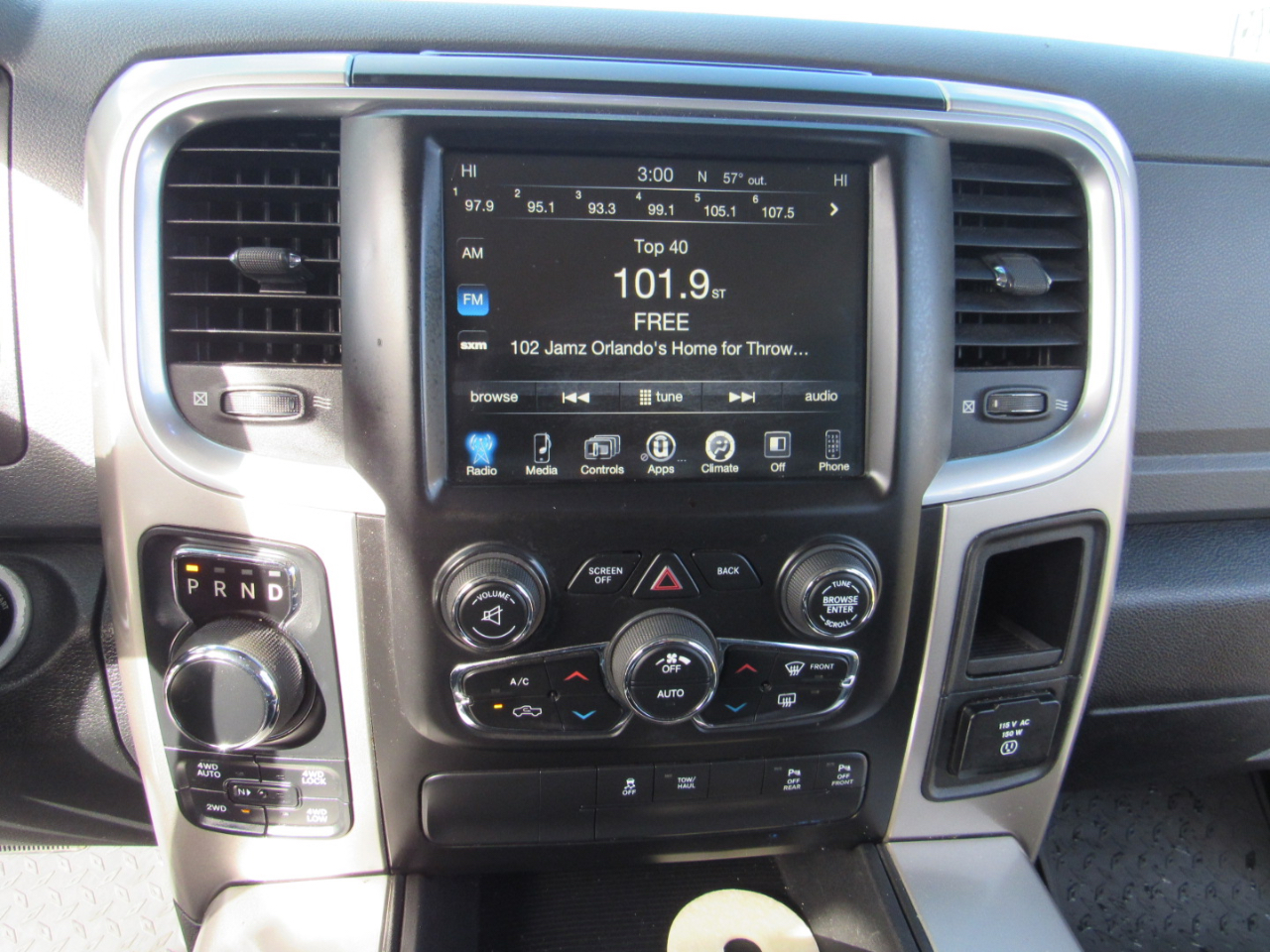 RAM 1500 Big Horn 4x4 Crew Cab 5'7" Box 2017