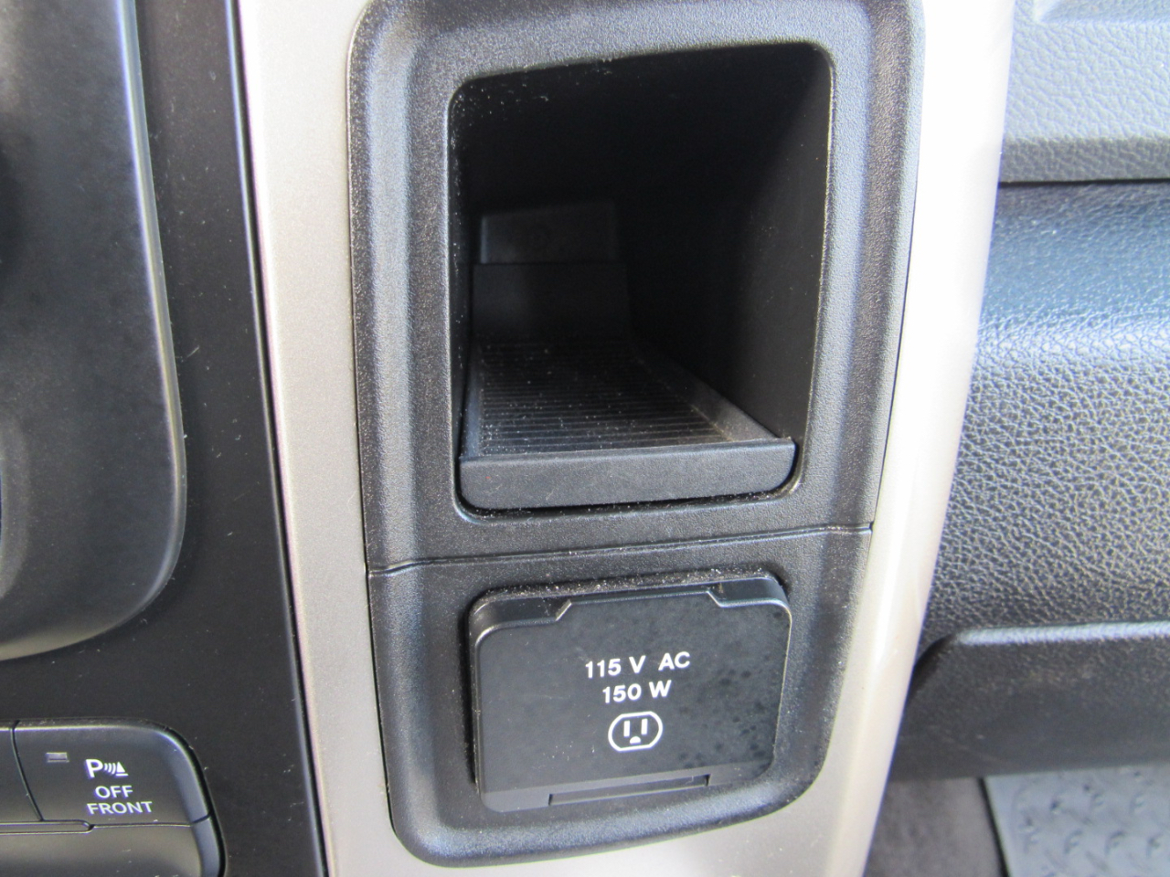 RAM 1500 Big Horn 4x4 Crew Cab 5'7" Box 2017