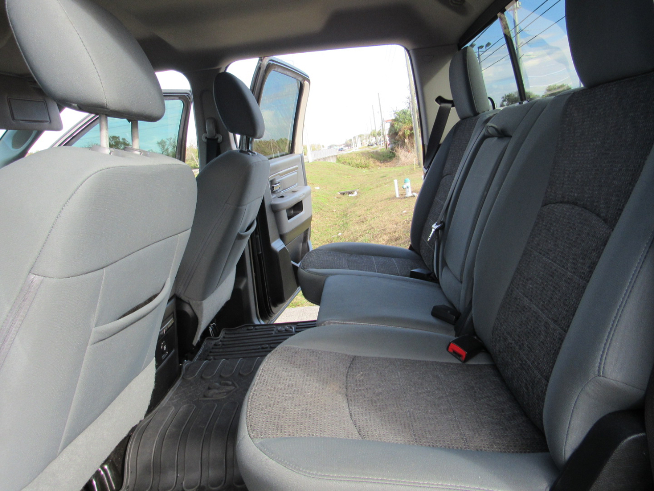 RAM 1500 Big Horn 4x4 Crew Cab 5'7" Box 2017