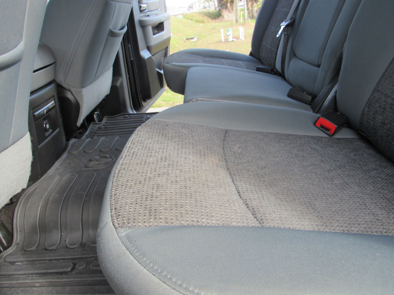 RAM 1500 Big Horn 4x4 Crew Cab 5'7" Box 2017