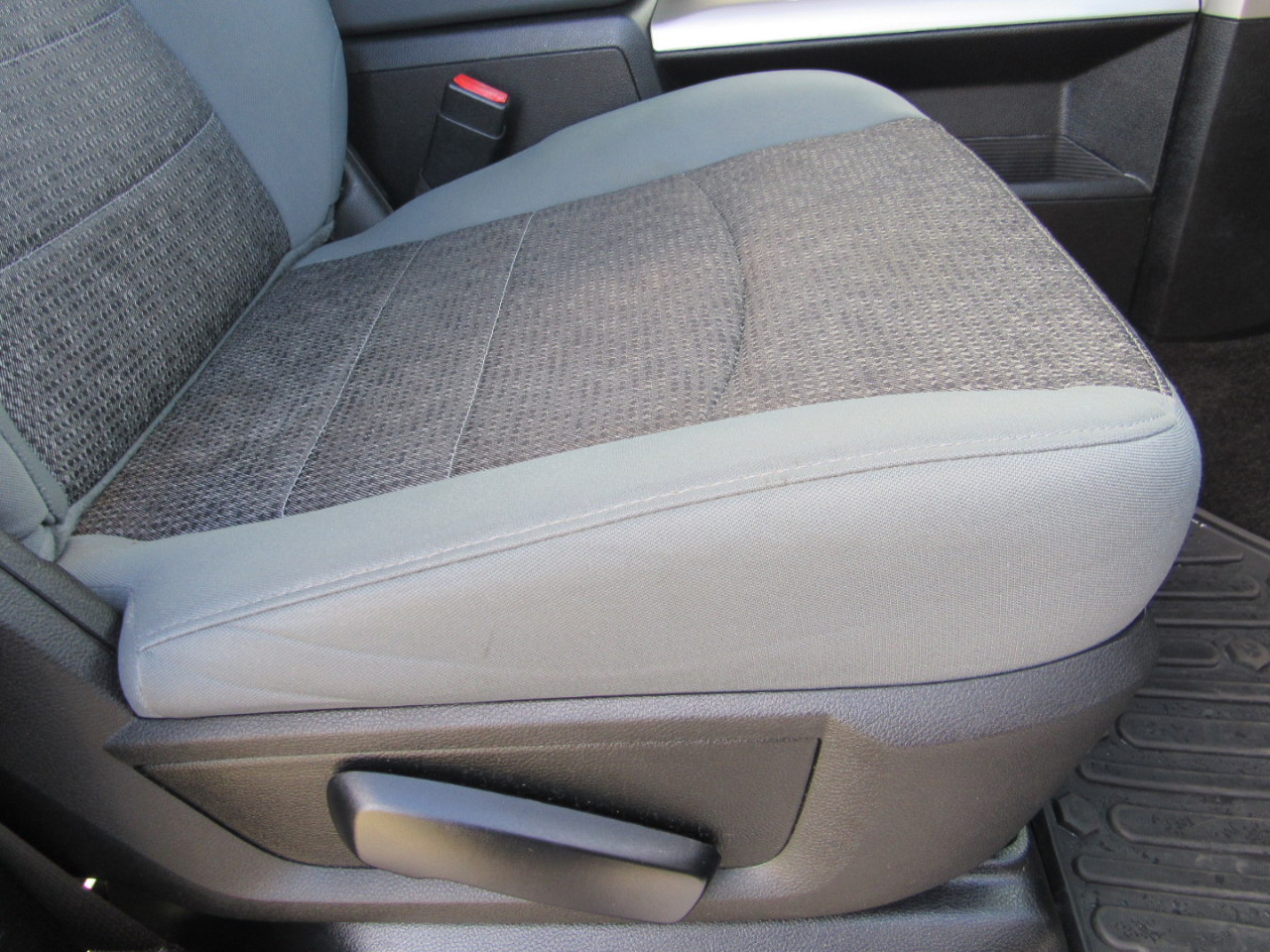 RAM 1500 Big Horn 4x4 Crew Cab 5'7" Box 2017