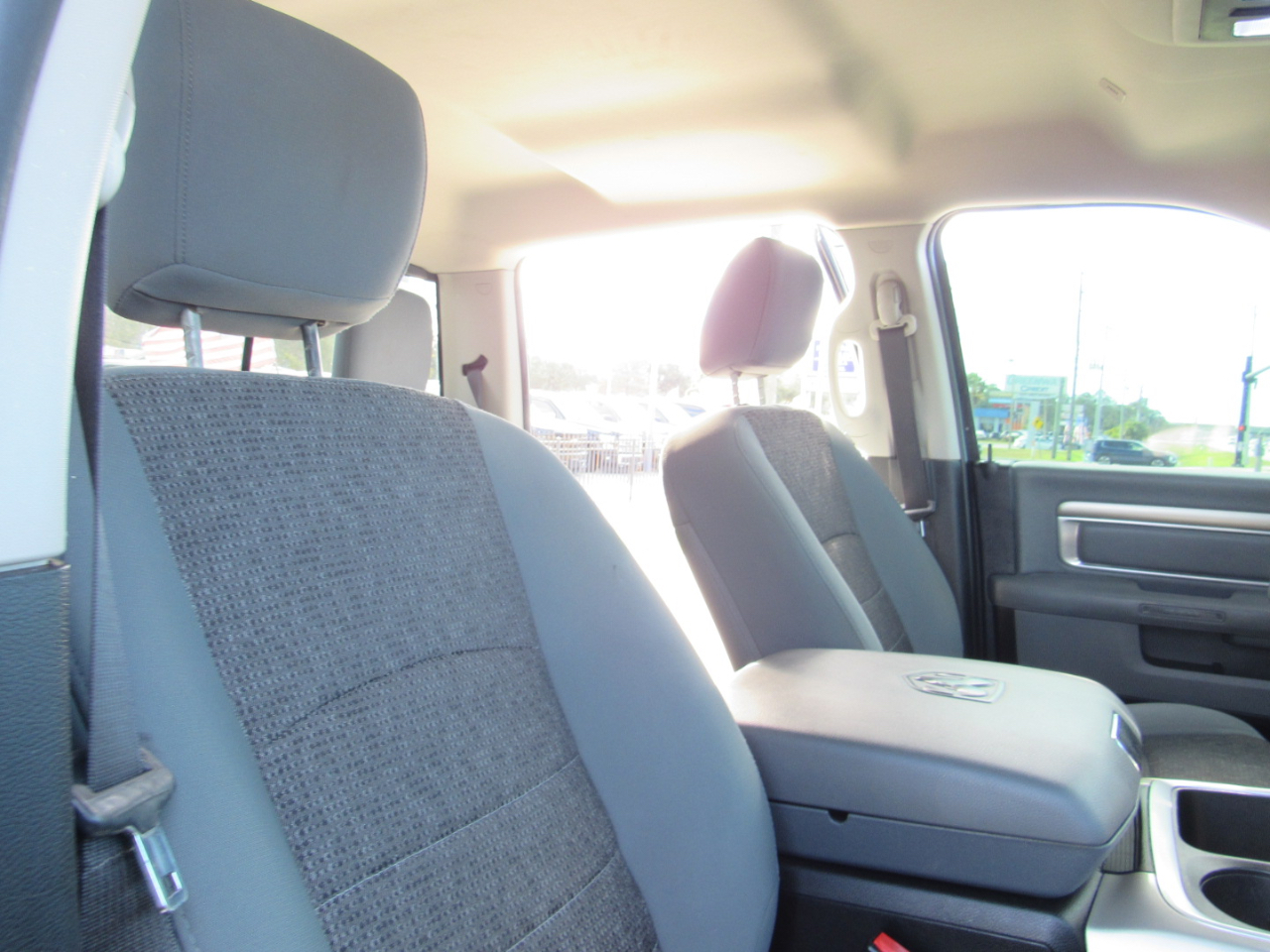 RAM 1500 Big Horn 4x4 Crew Cab 5'7" Box 2017