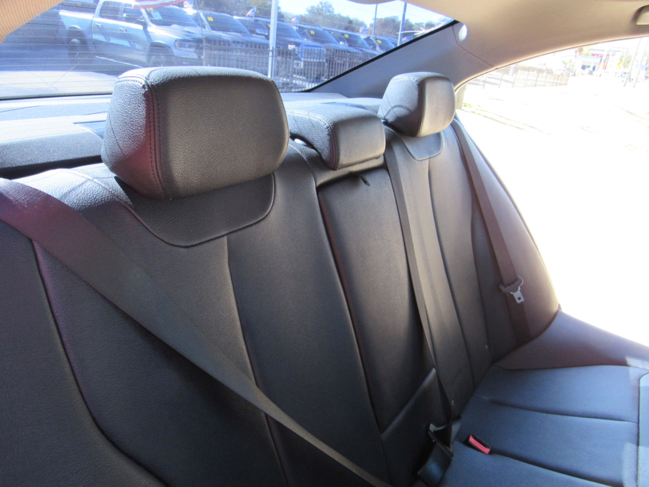 BMW 3 Series 320i Sedan 2018