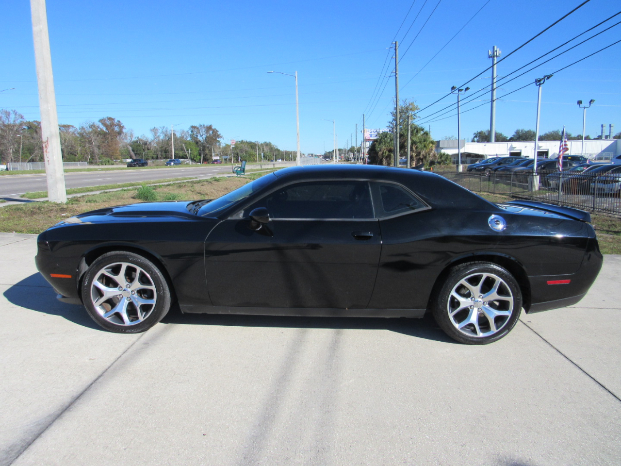 Dodge Challenger 2dr Cpe SXT Plus 2016