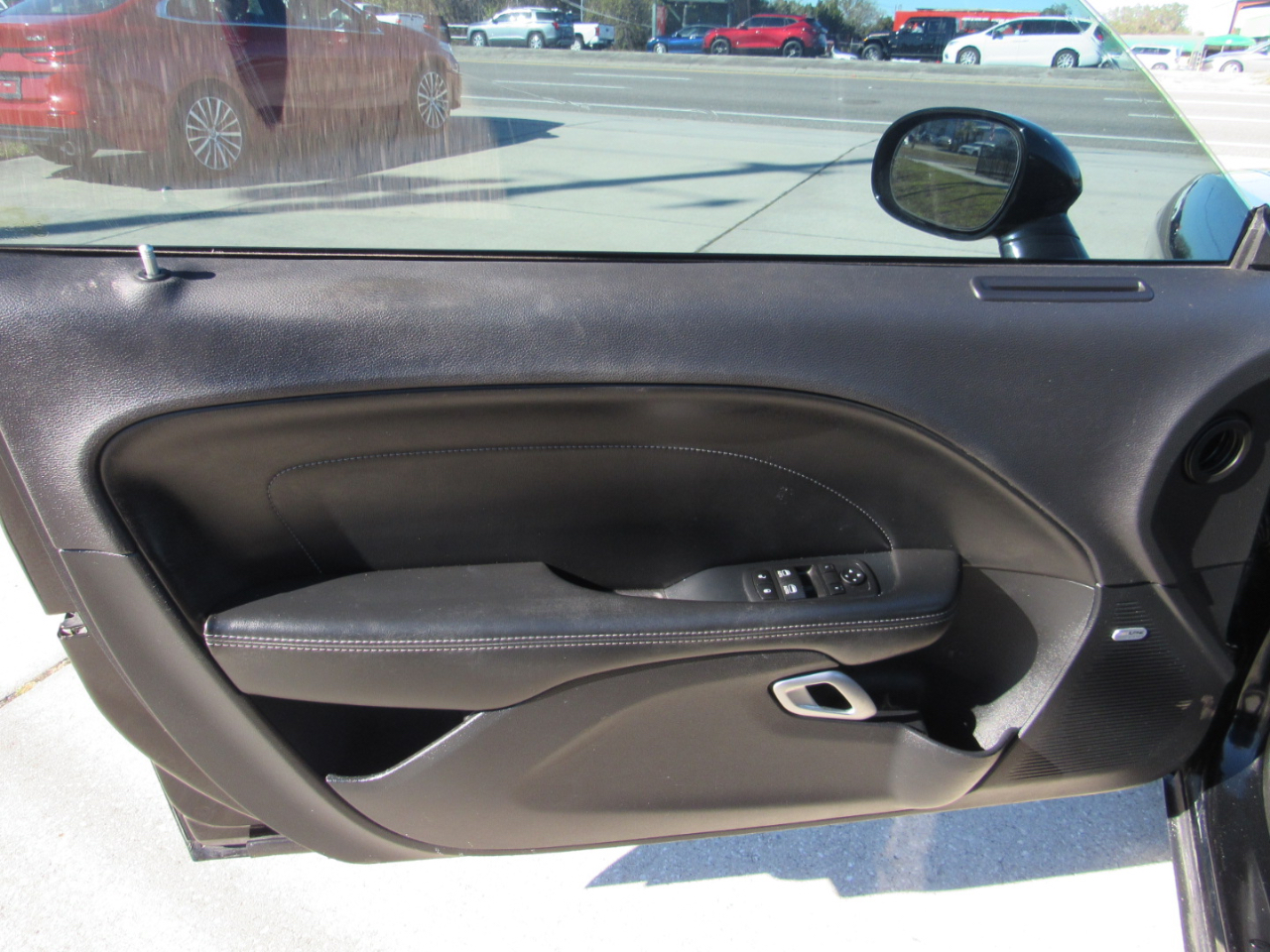 Dodge Challenger 2dr Cpe SXT Plus 2016