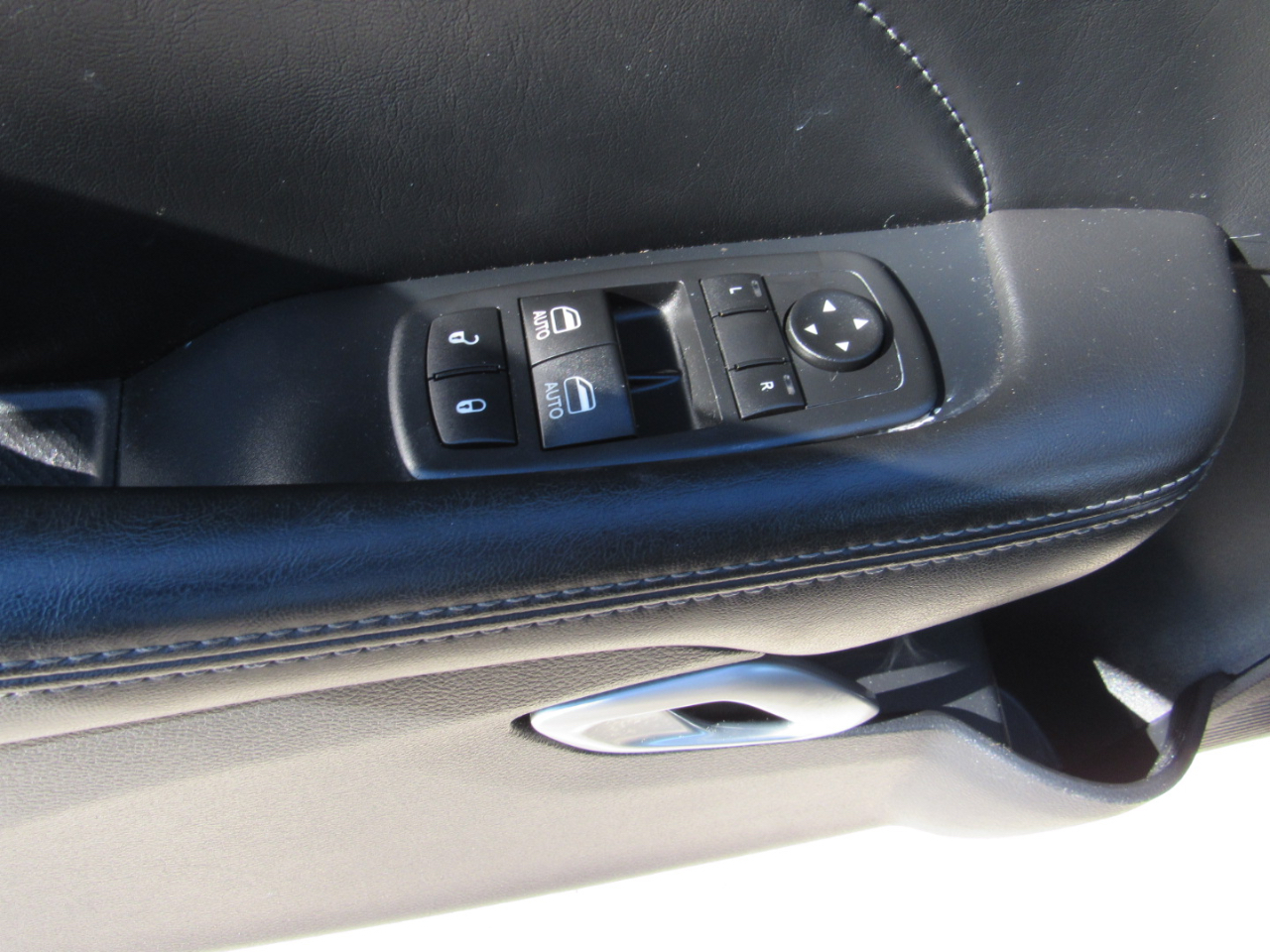 Dodge Challenger 2dr Cpe SXT Plus 2016