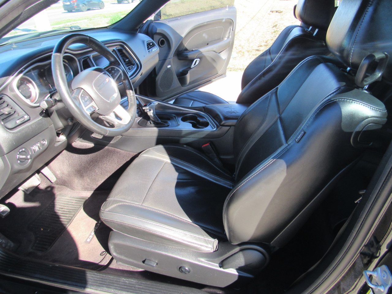 Dodge Challenger 2dr Cpe SXT Plus 2016