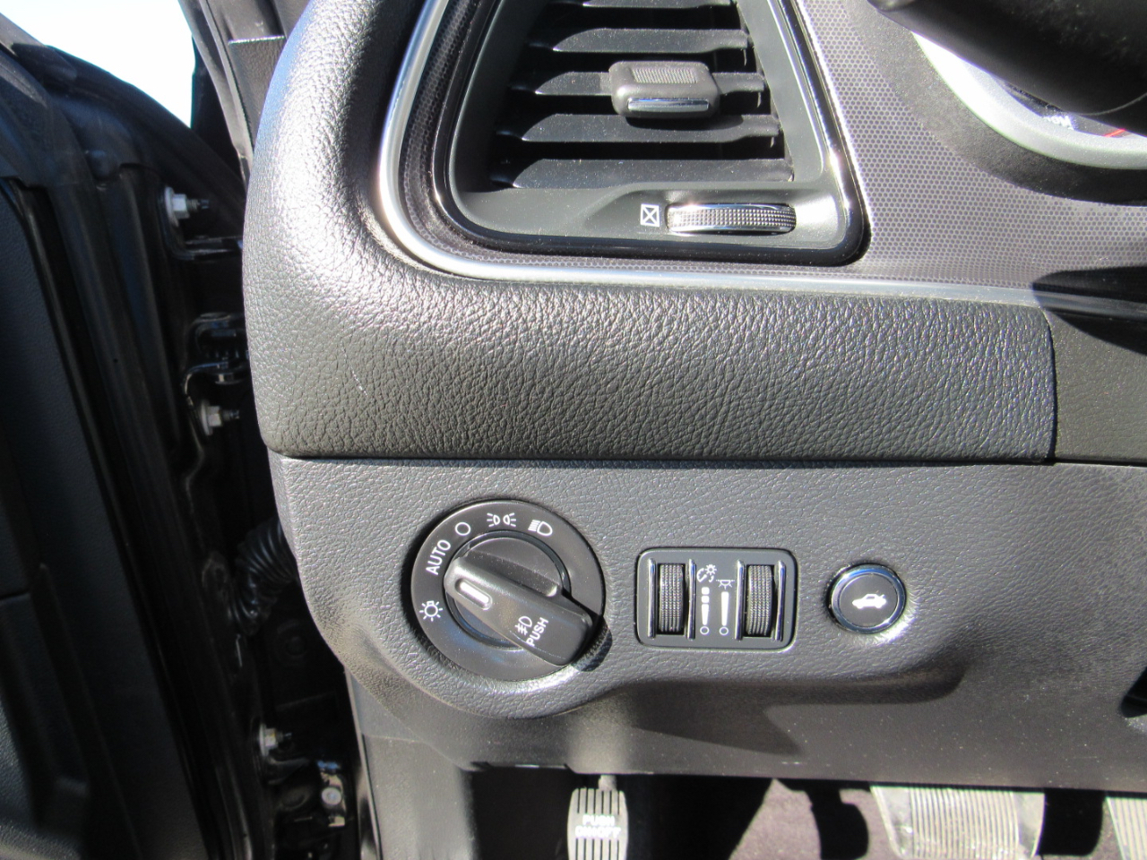 Dodge Challenger 2dr Cpe SXT Plus 2016