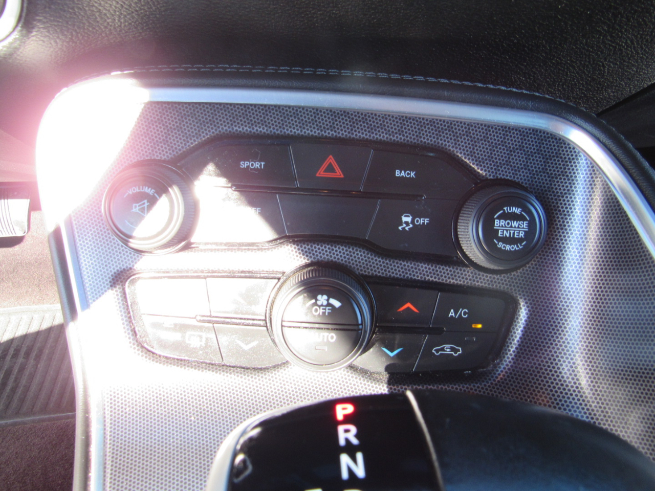 Dodge Challenger 2dr Cpe SXT Plus 2016