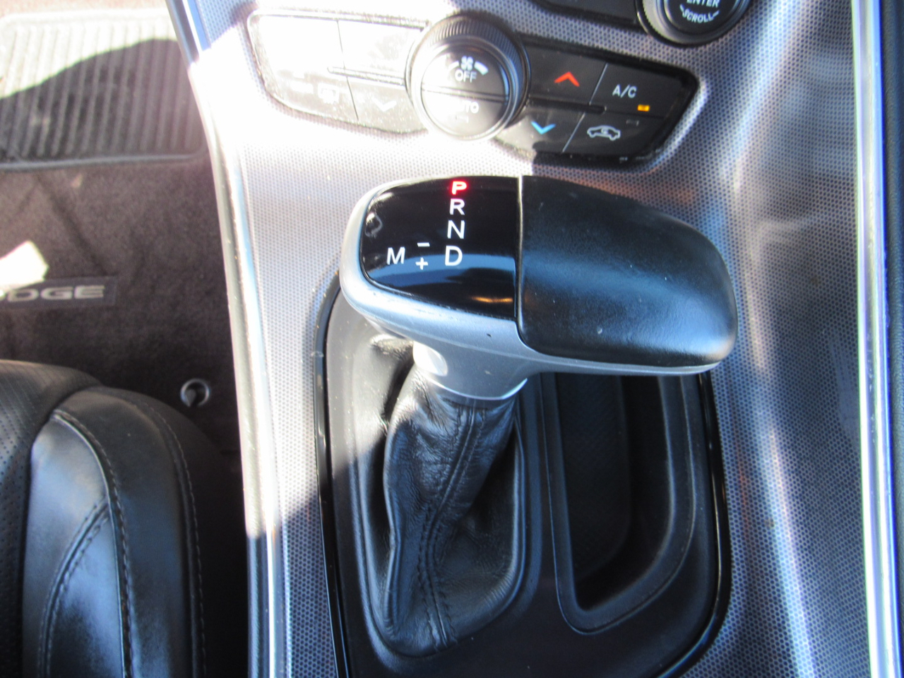 Dodge Challenger 2dr Cpe SXT Plus 2016