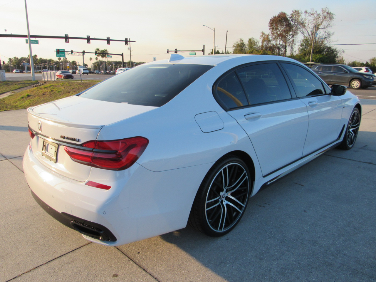 BMW 7 Series 4dr Sdn 750i xDrive AWD 2016