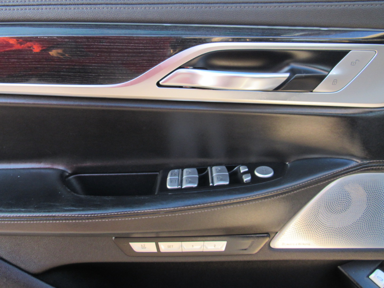 BMW 7 Series 4dr Sdn 750i xDrive AWD 2016