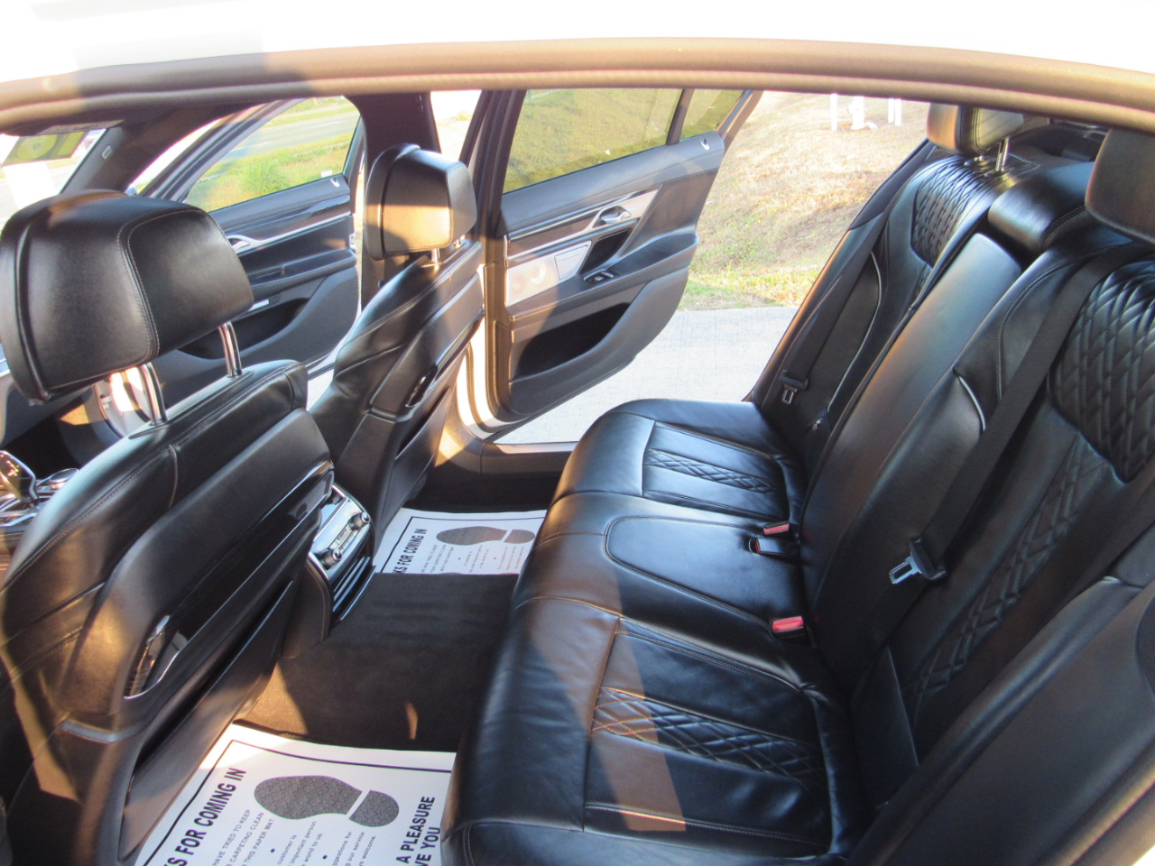 BMW 7 Series 4dr Sdn 750i xDrive AWD 2016