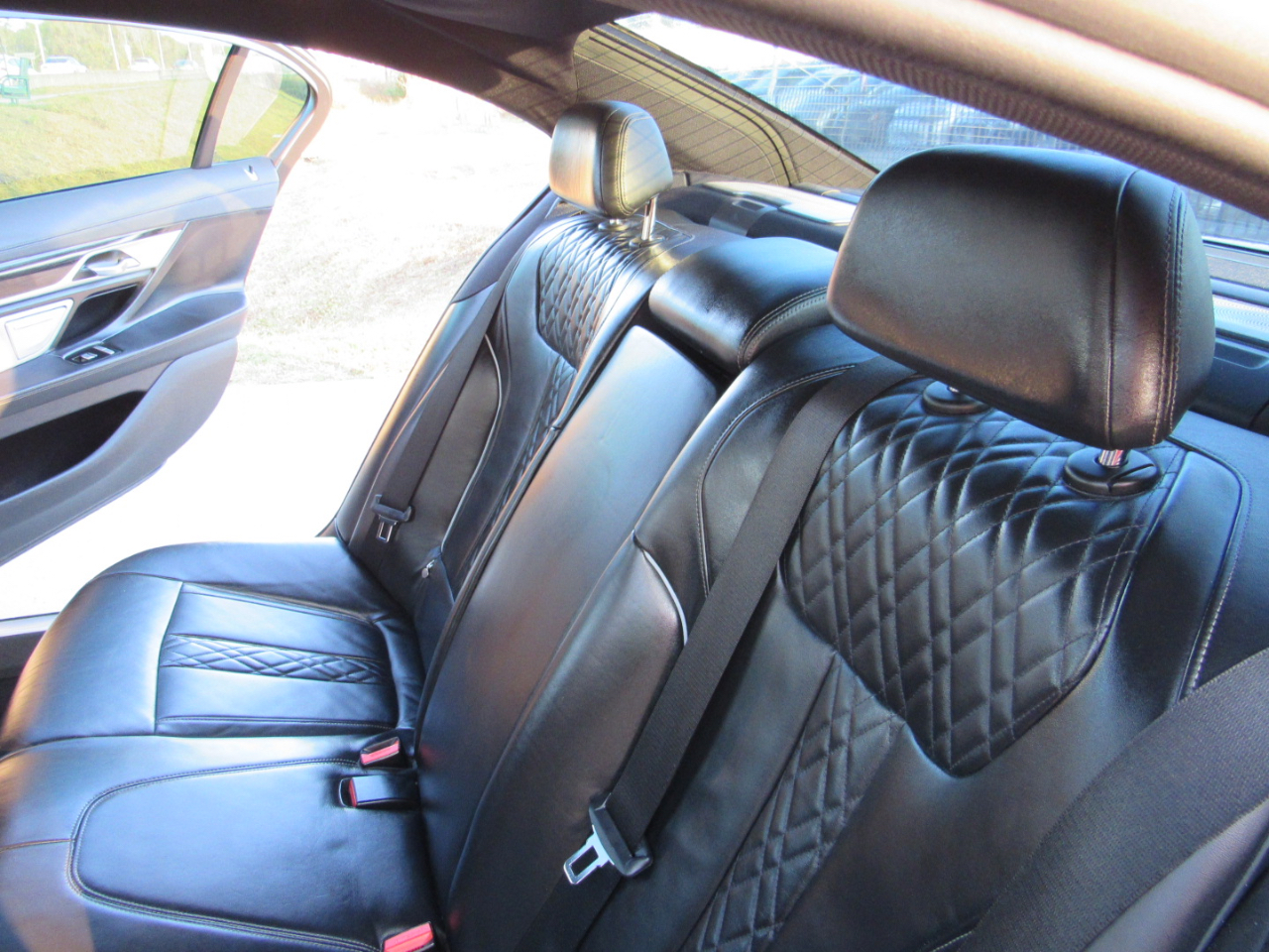 BMW 7 Series 4dr Sdn 750i xDrive AWD 2016