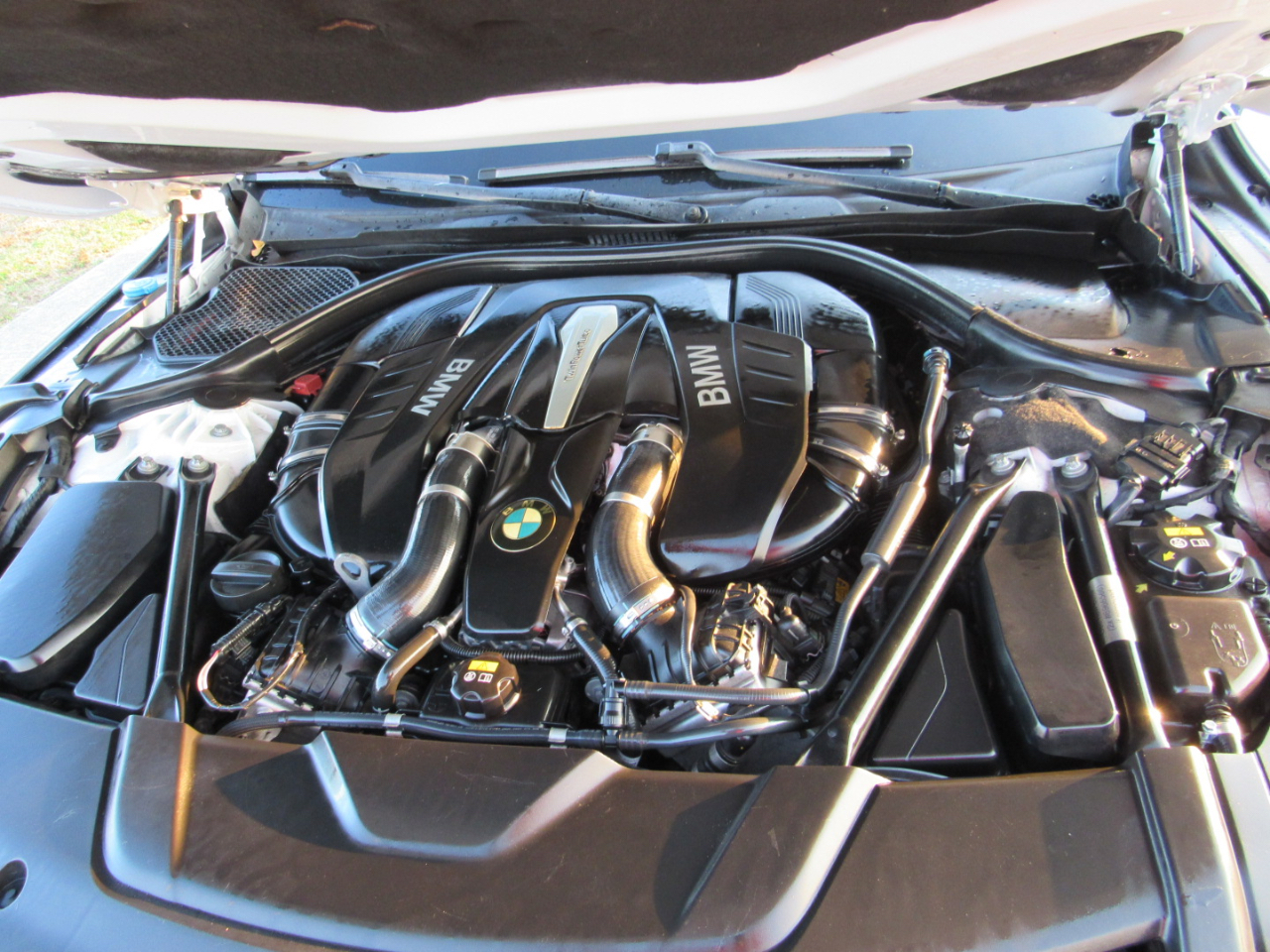 BMW 7 Series 4dr Sdn 750i xDrive AWD 2016