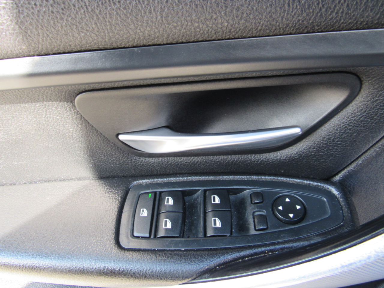 BMW 3 Series 4dr Sdn 328i RWD SULEV 2013