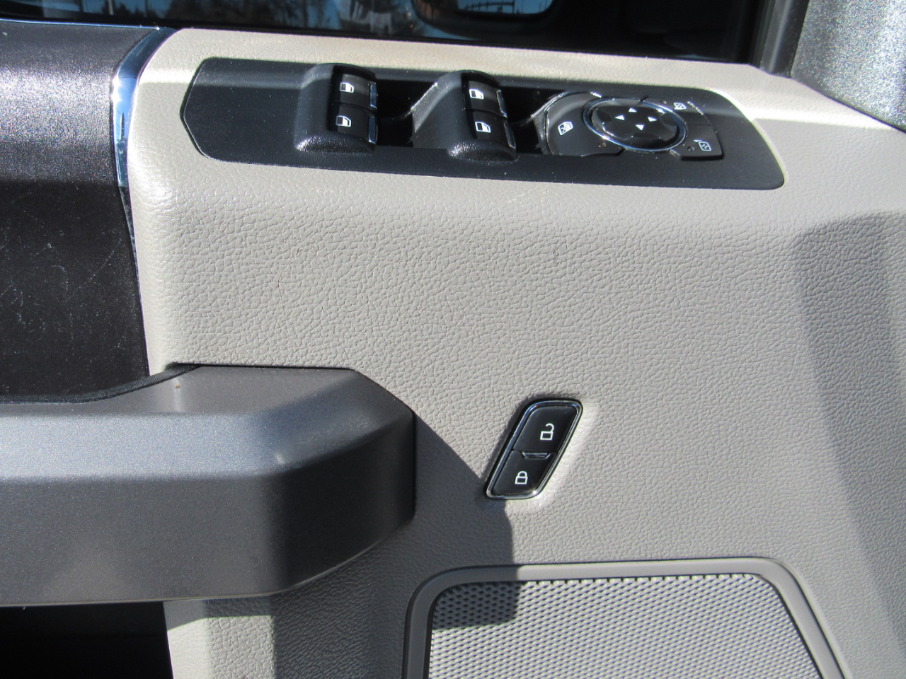 Ford F-150 2WD SuperCrew 150" XLT 2016