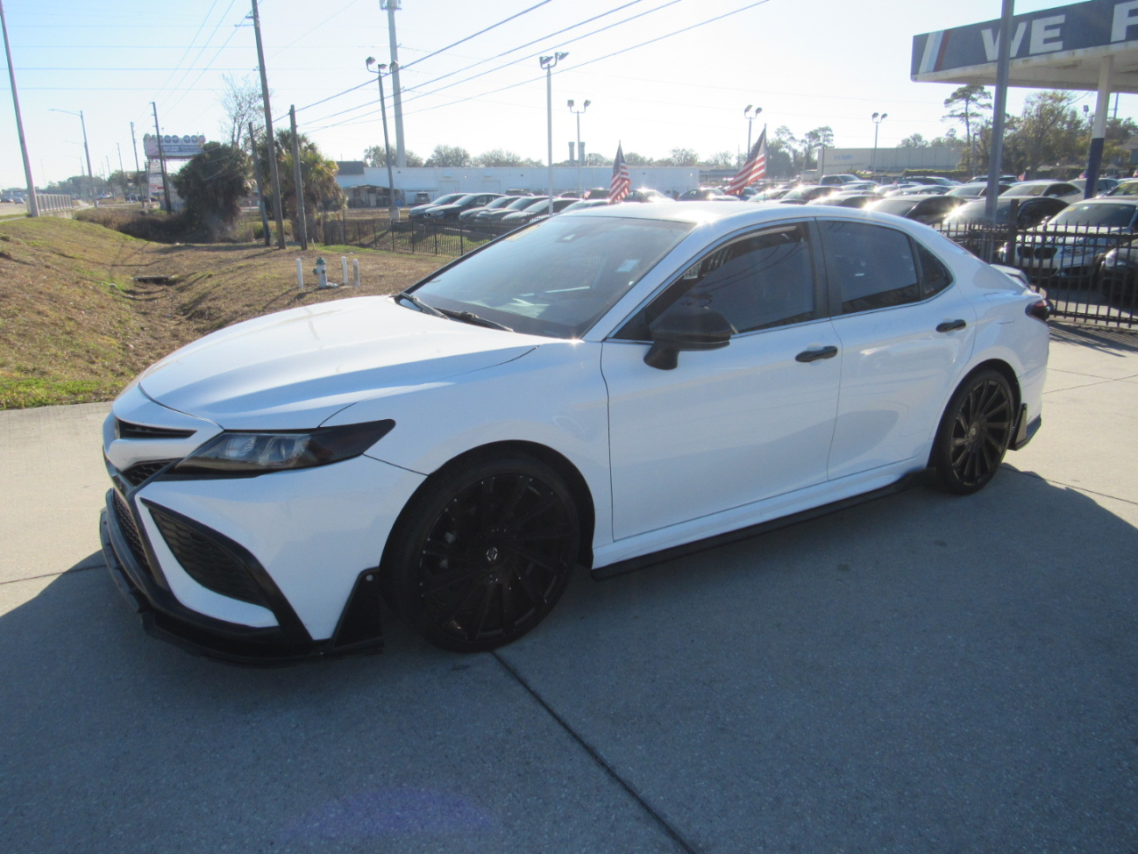 Toyota Camry SE Auto (Natl) 2021