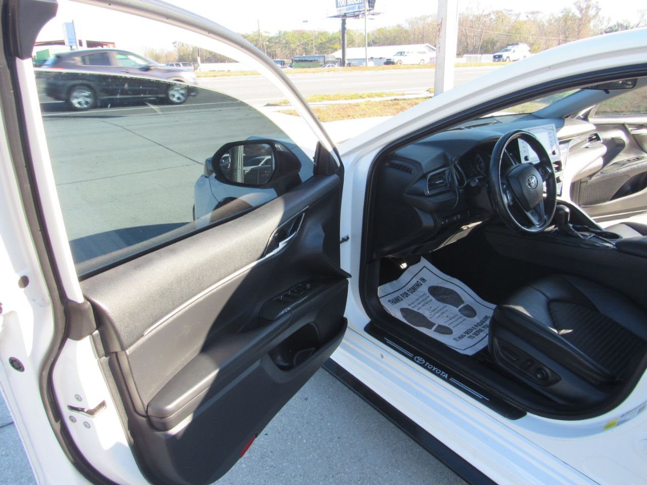 Toyota Camry SE Auto (Natl) 2021