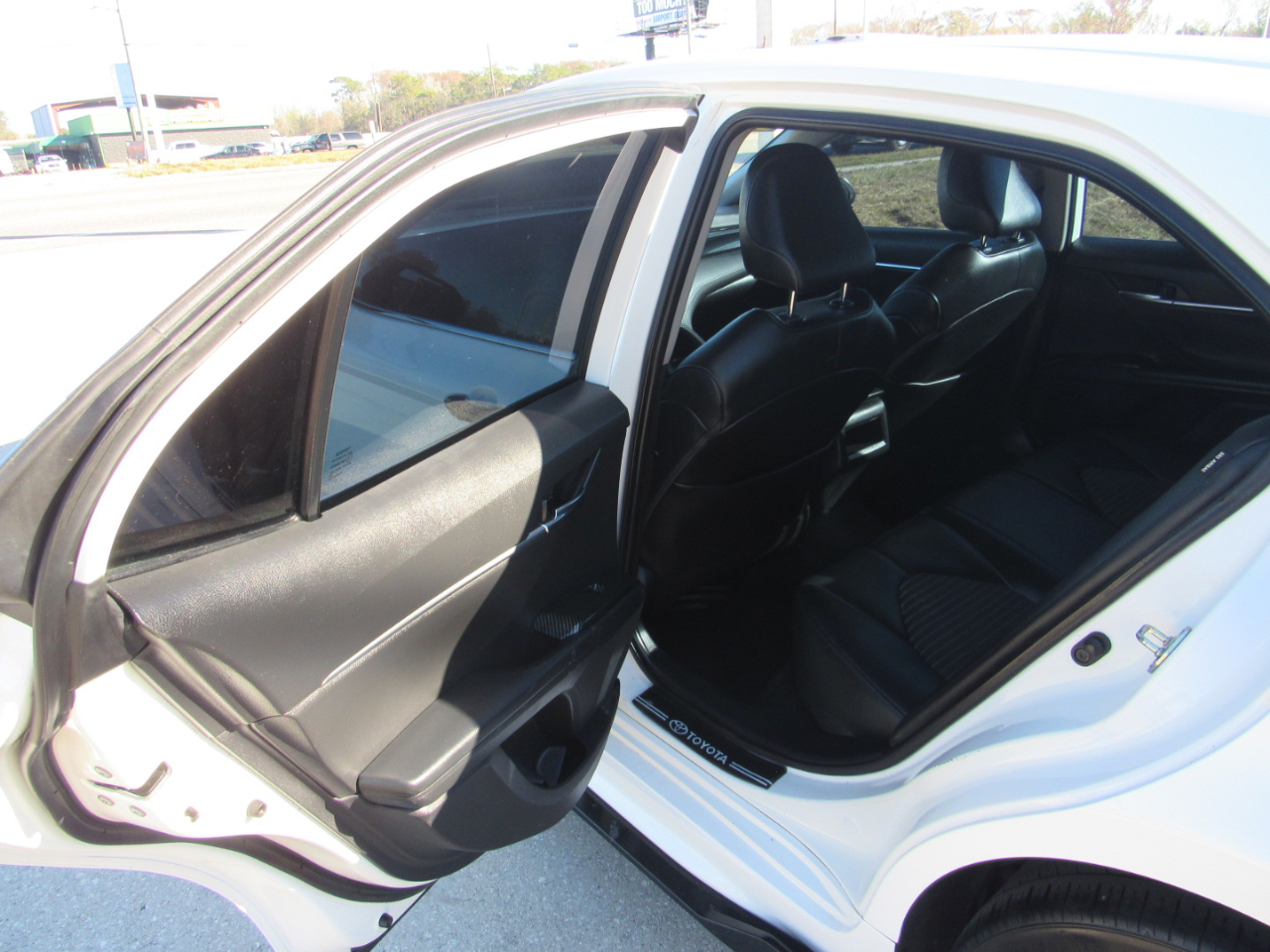 Toyota Camry SE Auto (Natl) 2021