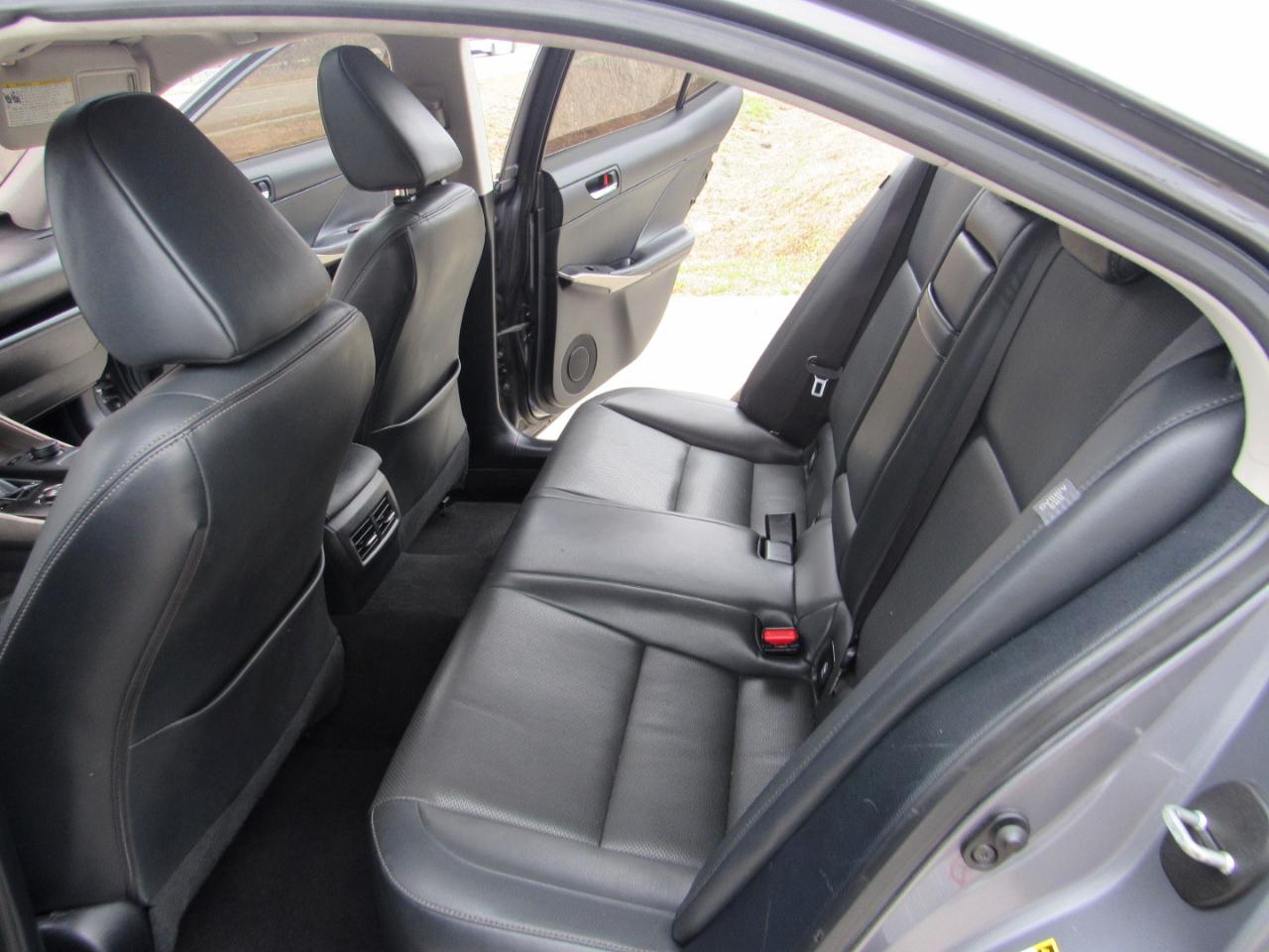 Lexus IS 250 4dr Sport Sdn RWD 2015