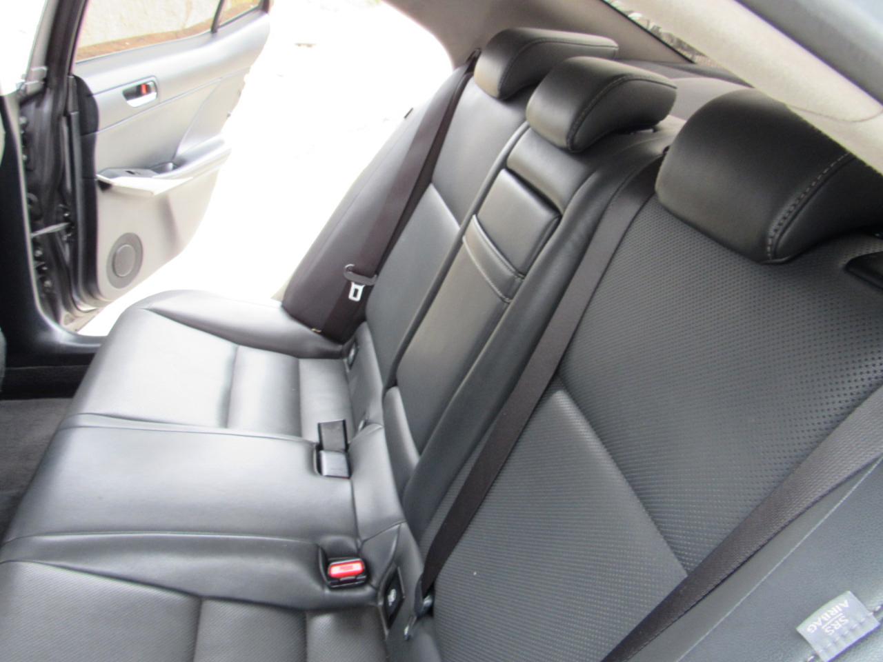 Lexus IS 250 4dr Sport Sdn RWD 2015