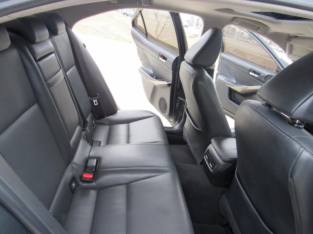 Lexus IS 250 4dr Sport Sdn RWD 2015