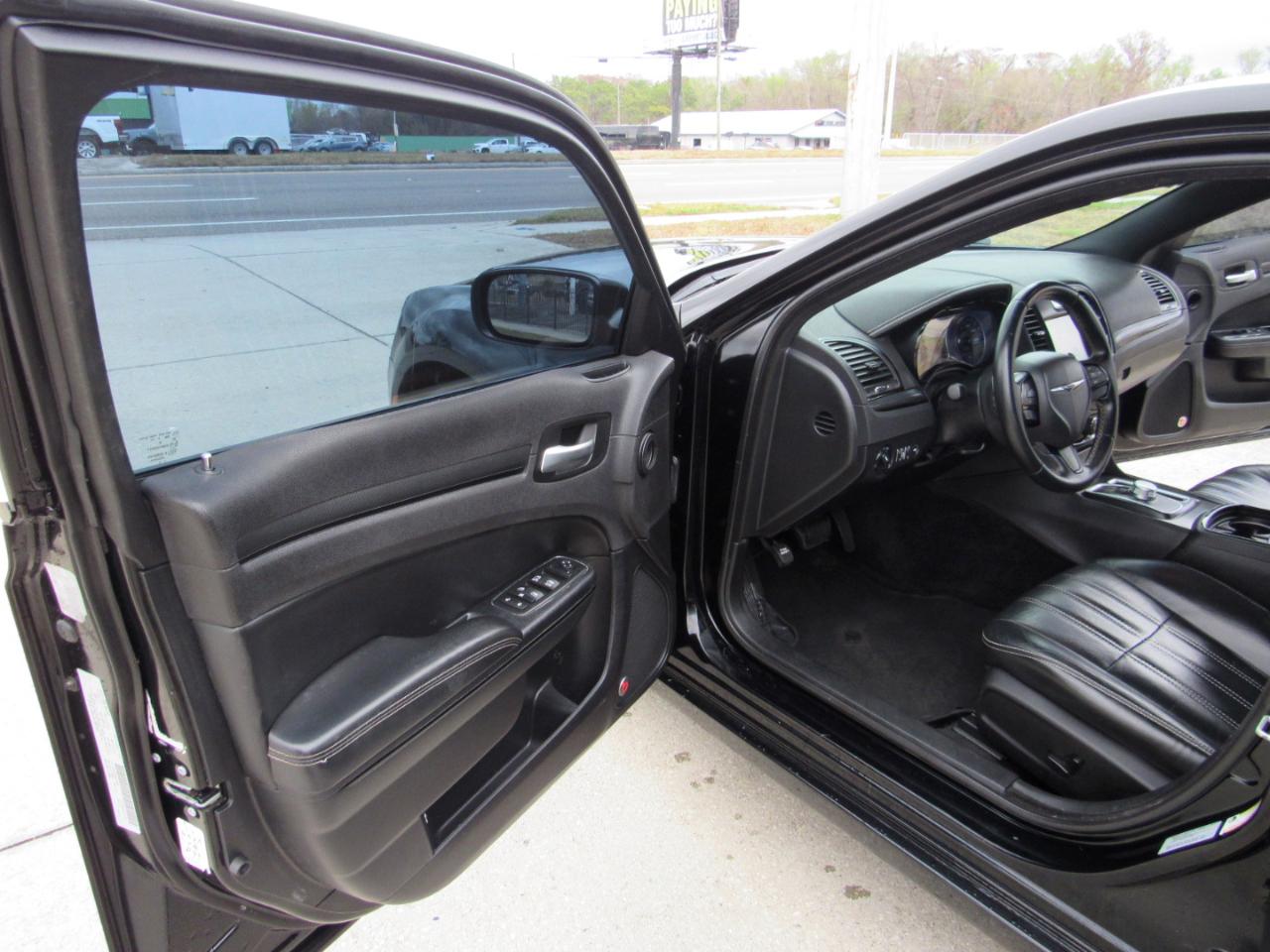 Chrysler 300 4dr Sdn 300S AWD 2016